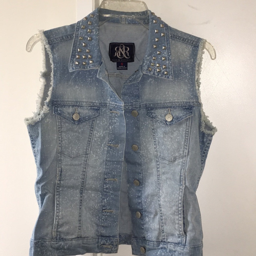 Denim sleeveless jacket